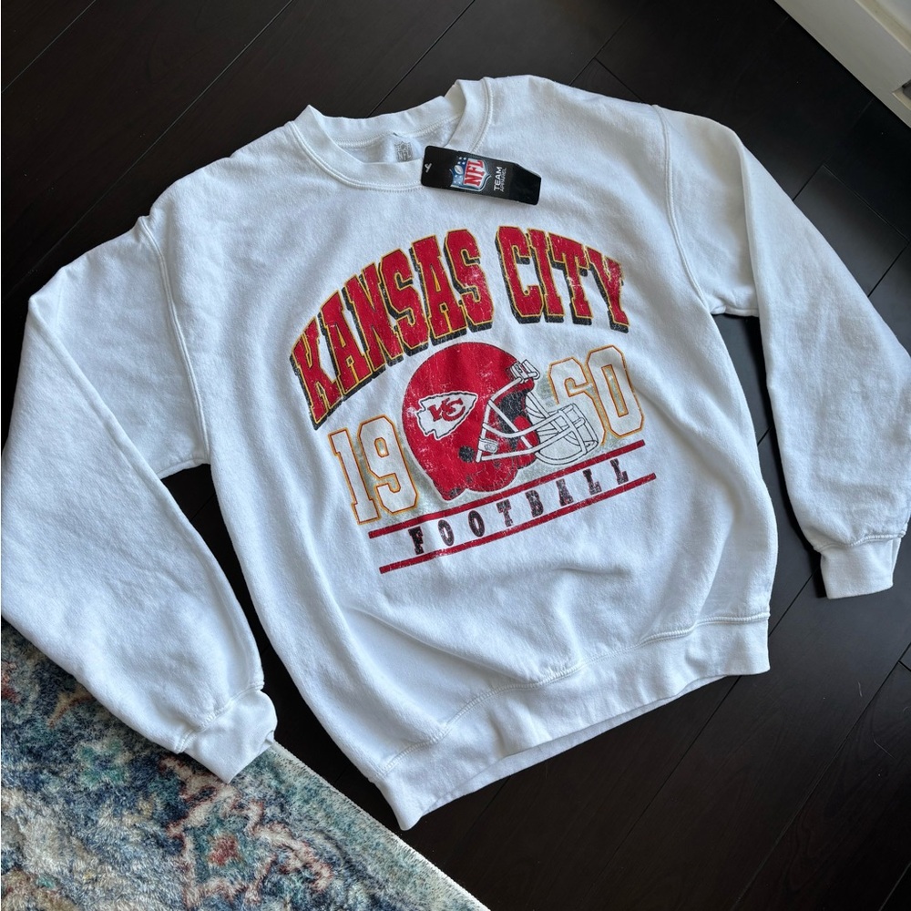 NEW NFL Kansas City Chiefs Crewneck Sweatshirt in White Football Top